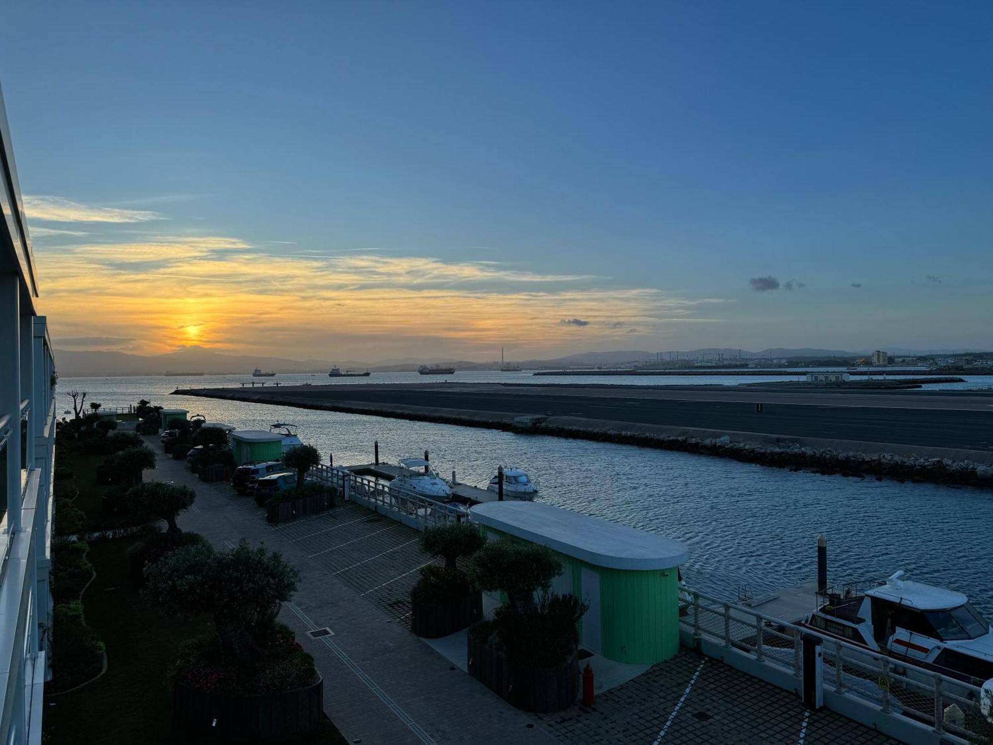 Marina Club Luxury Private Studio With Pool And Incredible Views Gibraltar Exterior foto