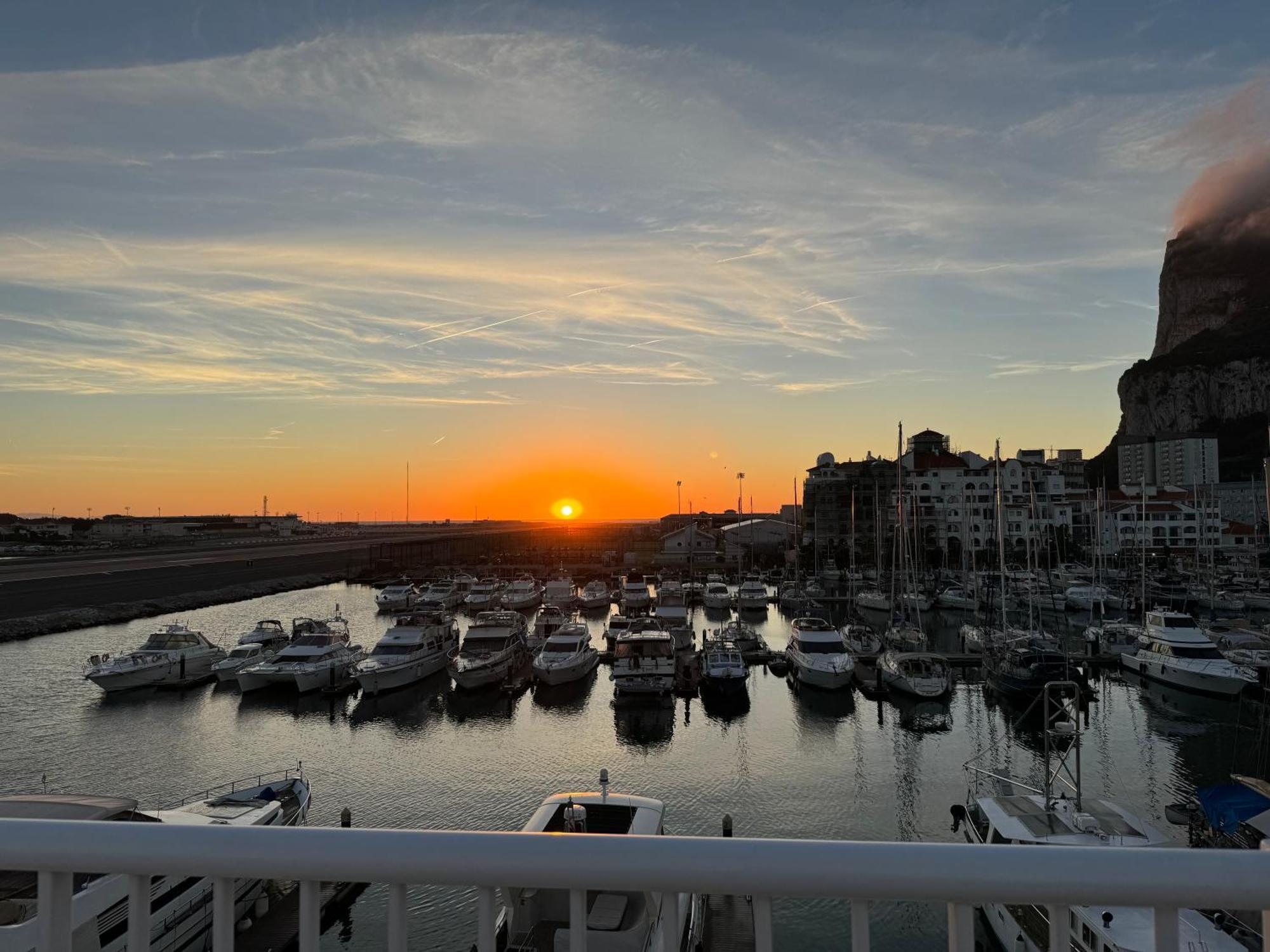 Marina Club Luxury Private Studio With Pool And Incredible Views Gibraltar Exterior foto